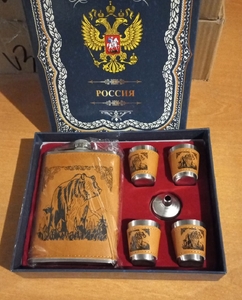 Набор подарочный (фляга, 4 стопки, лейка) 002-02