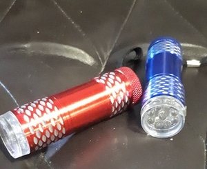 Фонарь ручной на батарейках 9LED (3хААА в компл не входят)  (24)