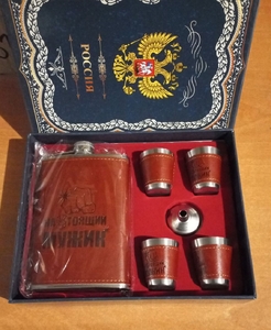 Набор подарочный (фляга, 4 стопки, лейка) 002-08