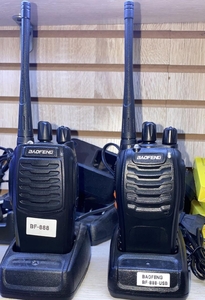 Рация комплект 2шт, аккумулятор, станции зарядки BF 888S