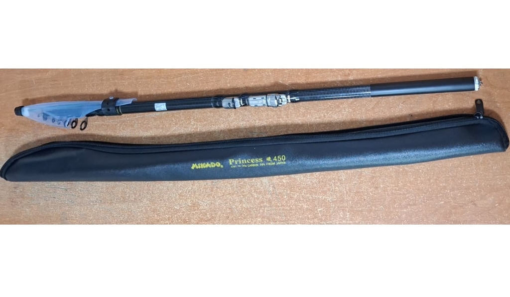 Спиннинг телескоп Mikado с/к, 10-30гр, чехол кожа, Carbon 98%, 6,3м