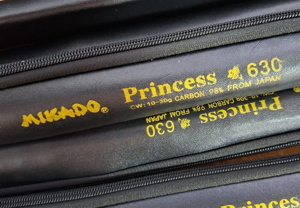 Спиннинг телескоп Mikado с/к, 10-30гр, чехол кожа, Carbon 98%, 6,3м