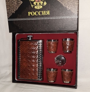 Набор: фляга, 4 стопки, лейка 9А (10)